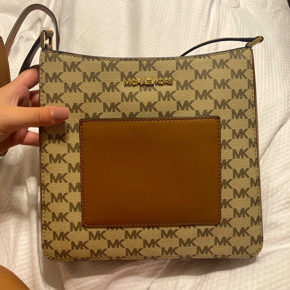 Michael Kors Shoulder Bag.